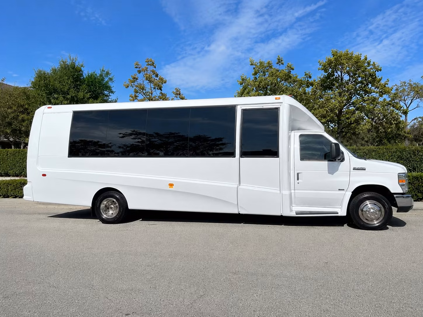 sacramento 15 passenger minibus rental