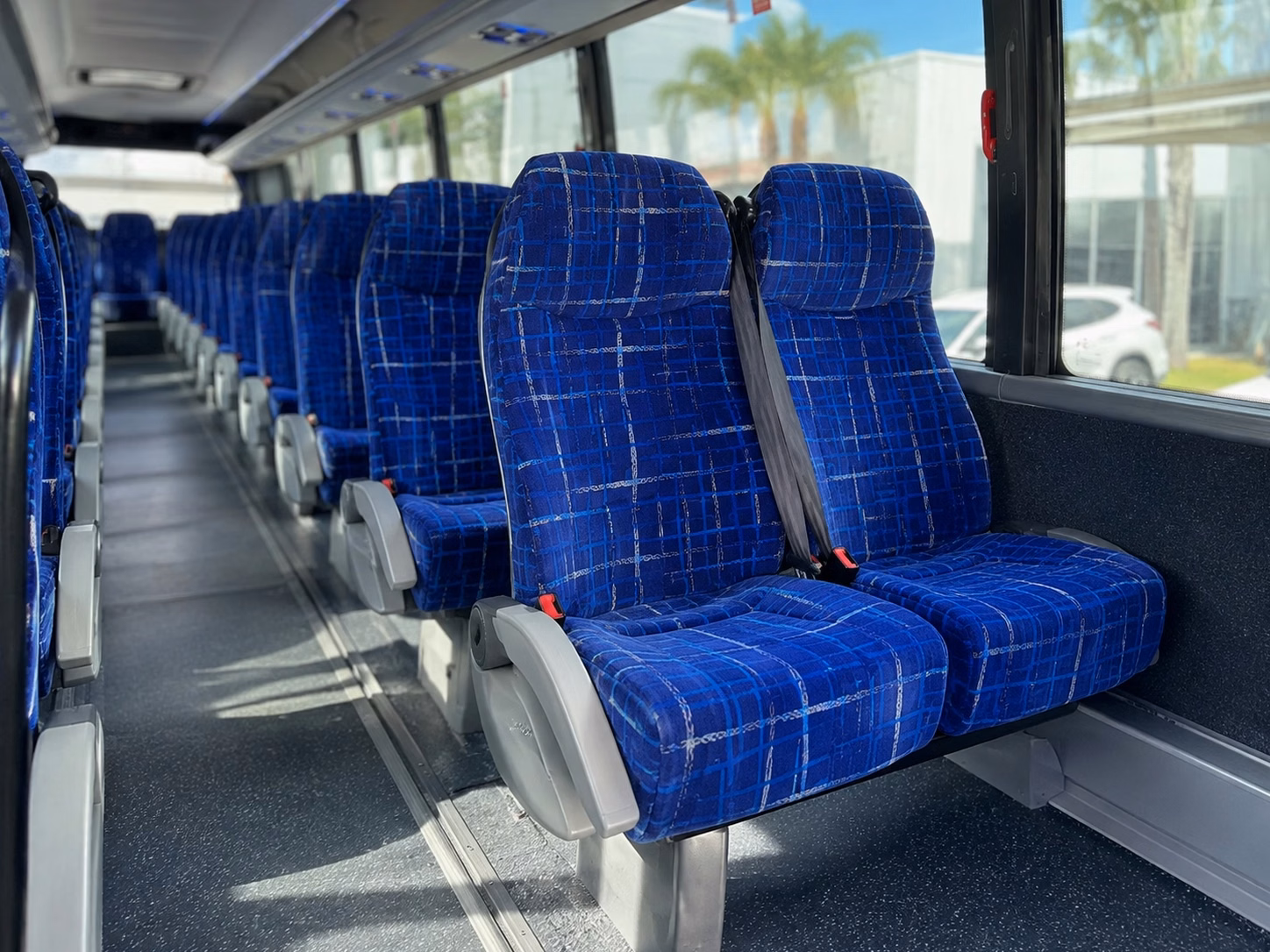 shuttle guests between sacramento hotels and your wedding venue with ease